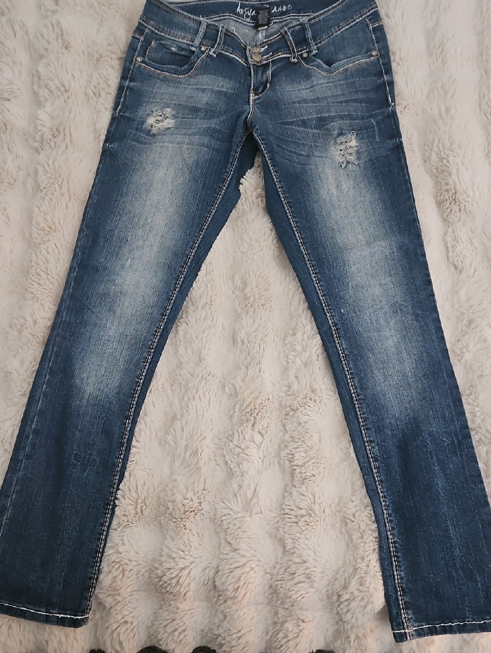 ARIYA Women’s Distressed Blue Denim Jeans
